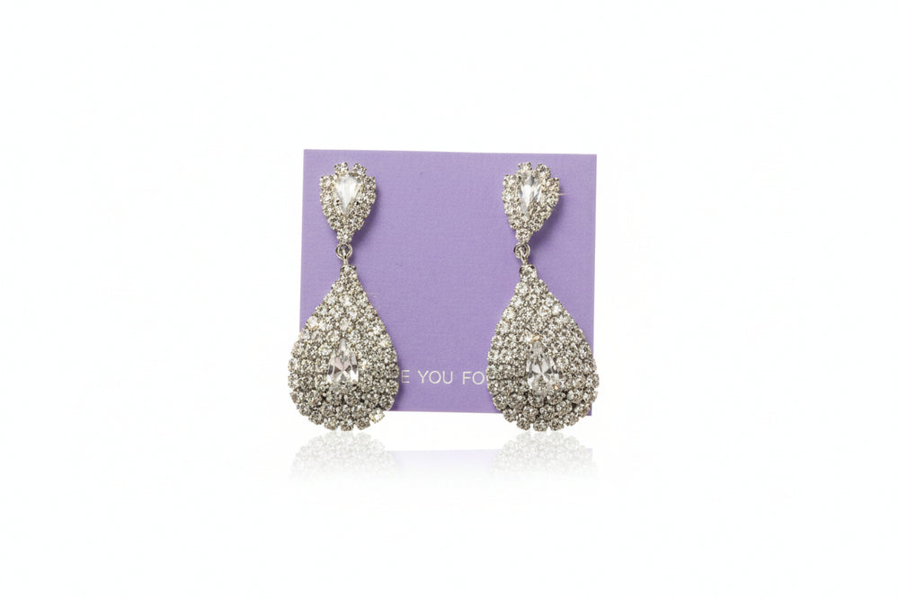 Elegant drop earrings with brilliant sparkle on jewelry box - Sophisticated accessory for formal events and anniversaries