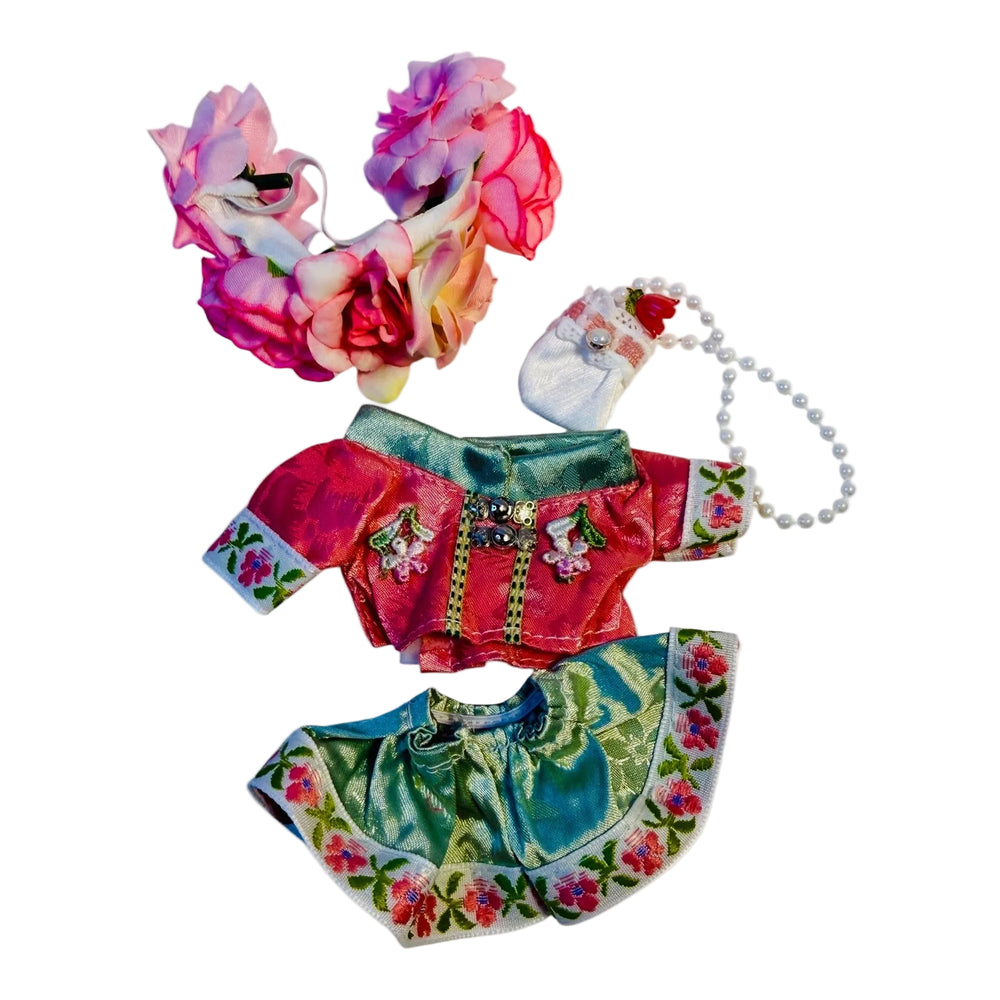 Pastel floral dress with a coordinated  floral head band, white pouch for 17 cm dolls, asian style oulfit